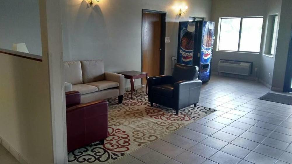 Rodeway Inn Red Oak Экстерьер фото