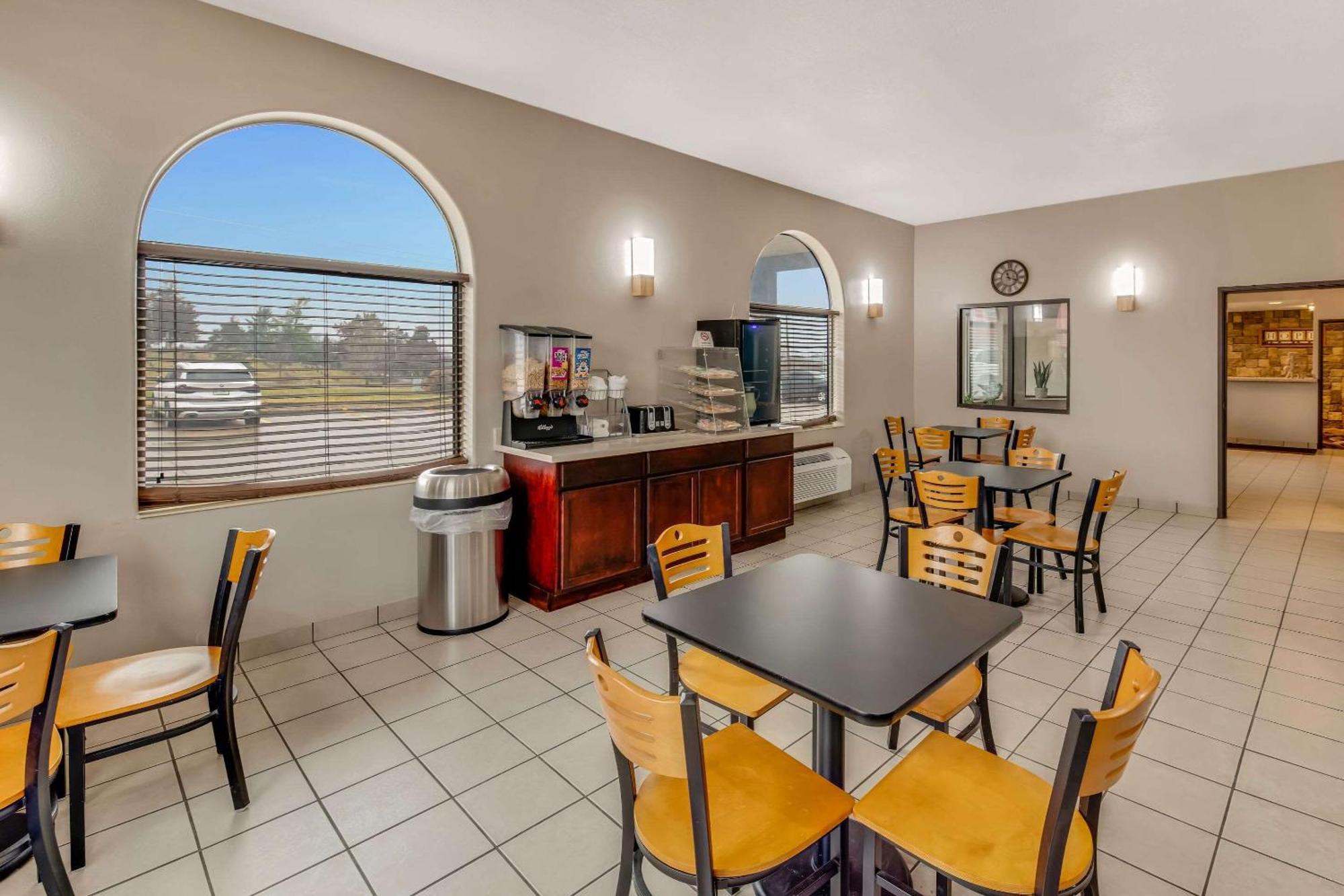 Rodeway Inn Red Oak Экстерьер фото