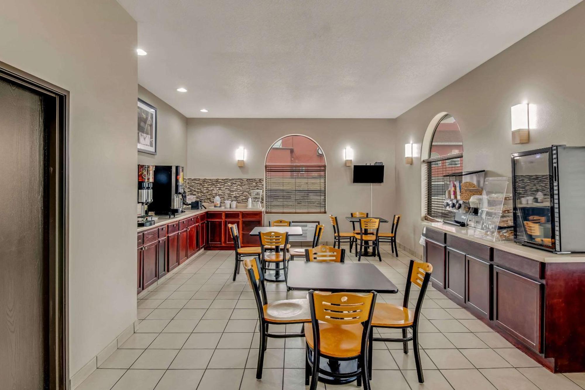 Rodeway Inn Red Oak Экстерьер фото