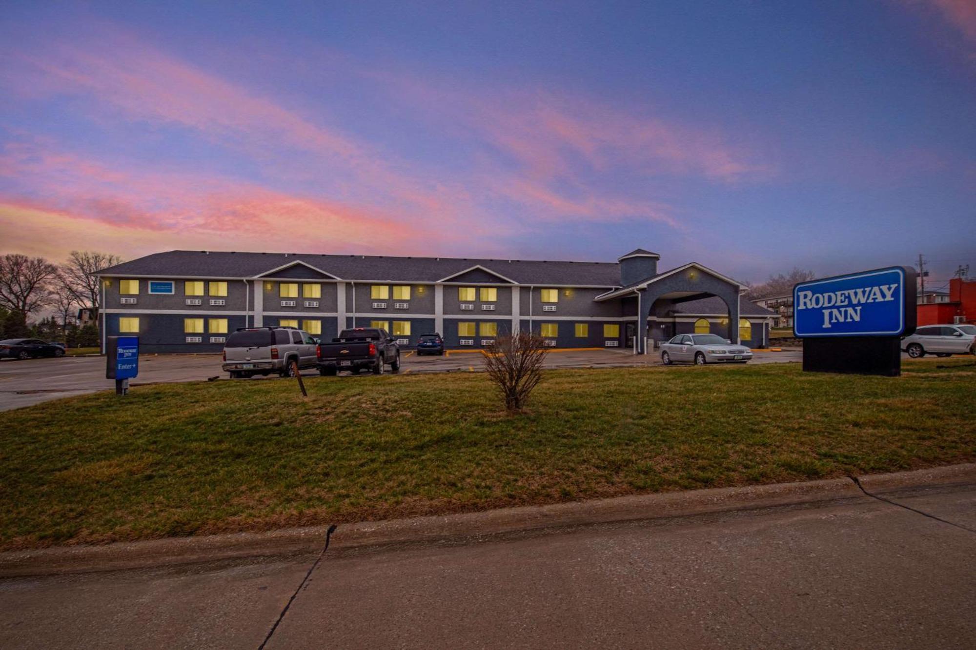 Rodeway Inn Red Oak Экстерьер фото