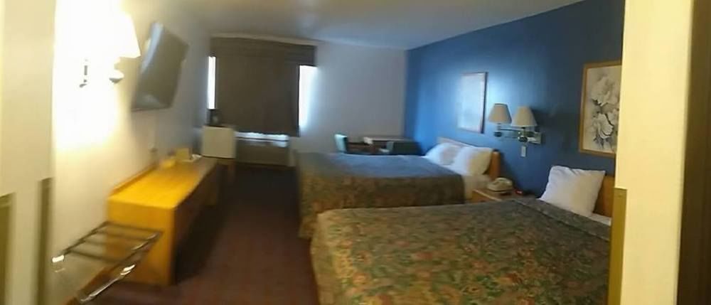 Rodeway Inn Red Oak Экстерьер фото