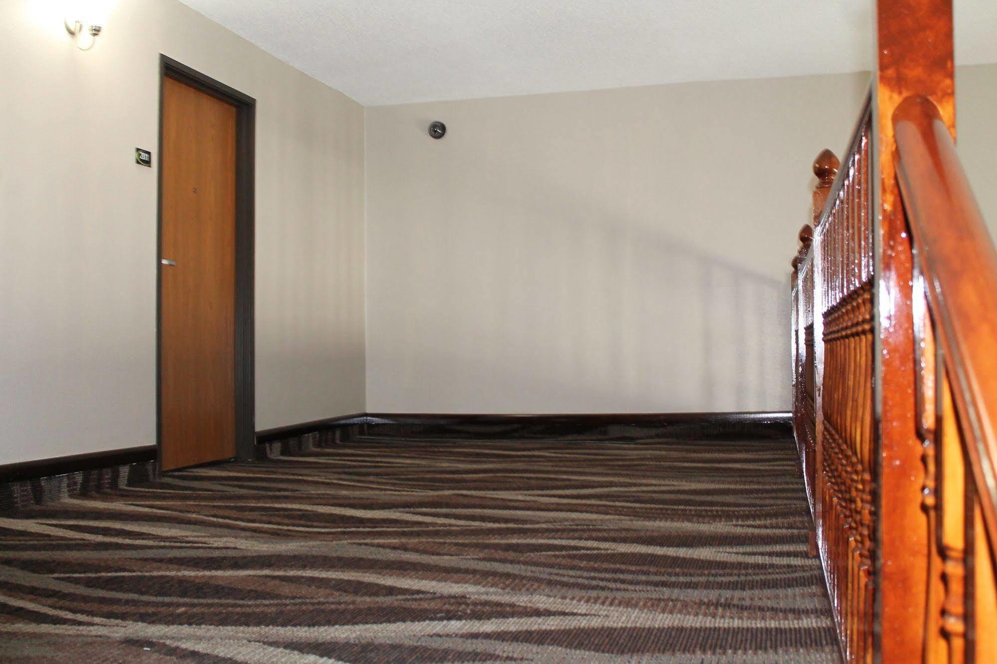 Rodeway Inn Red Oak Экстерьер фото